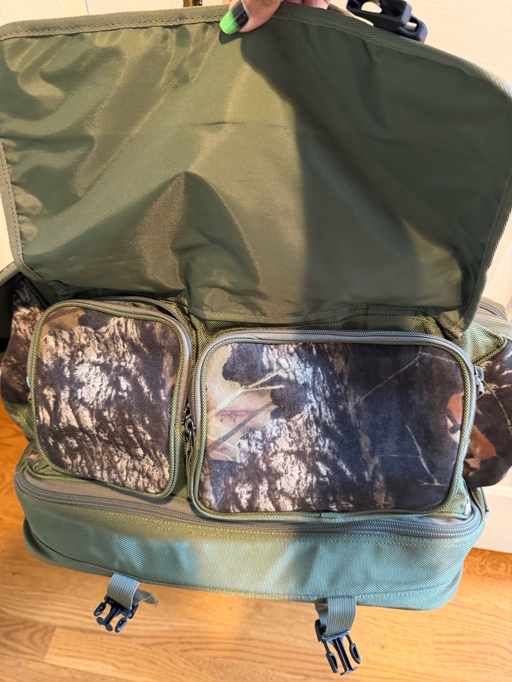 Fishpond Large Camo Duffle Bag - Green. Mint condition - Picture 6 of 12